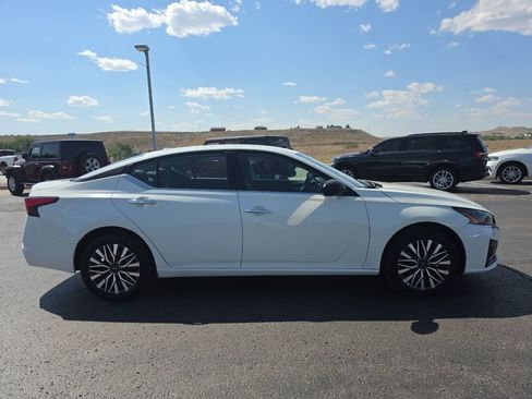 Used 2025 Nissan Altima 2.5 SV AWD/4WD image 4