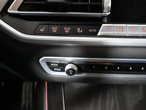 Used 2022 BMW X7 M50i image 54