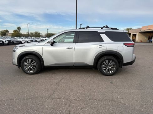 Certified 2022 Nissan Pathfinder SV w/ SV Black Package image 8