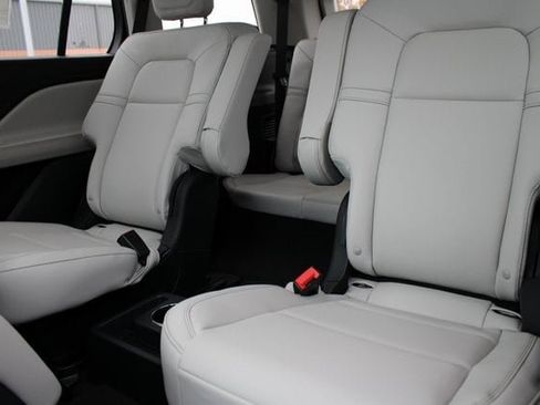 New 2026 Lincoln Aviator Premiere image 28