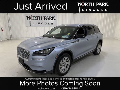 Used 2022 Lincoln Corsair FWD w/ Rear Removable Package Tray image 1