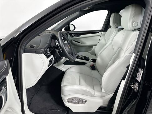 Certified 2024 Porsche Macan AWD/4WD image 5