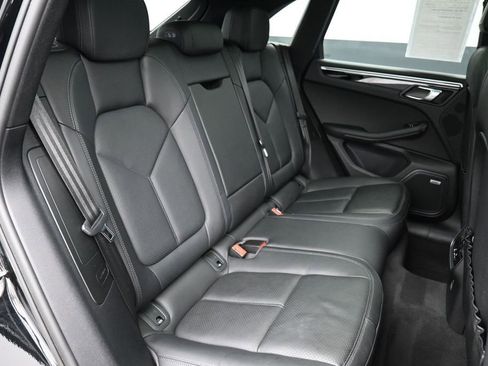 Used 2019 Porsche Macan AWD/4WD image 25