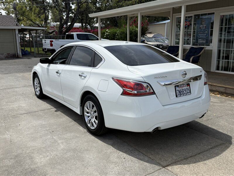 Used 2015 Nissan Altima 2.5 S w/ Power Driver Seat Package FWD image 5
