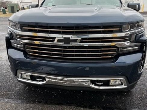 Used 2019 Chevrolet Silverado 1500 High Country w/ Technology Package image 3