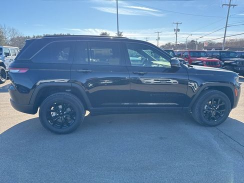 New 2026 Jeep Grand Cherokee Laredo image 6