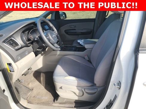 Used 2016 Kia Sedona L image 13