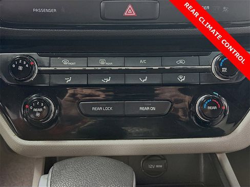 Used 2020 Kia Sedona L image 14