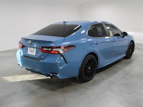 Used 2023 Toyota Camry SE image 9