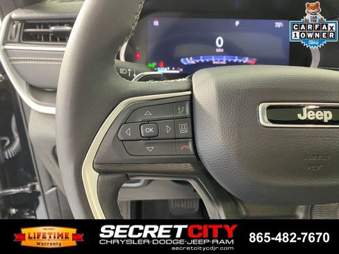 Used 2025 Jeep Grand Cherokee L Altitude AWD/4WD image 14