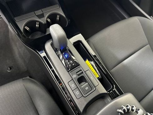 Used 2025 Toyota Prius LE image 20