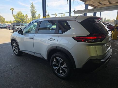 Used 2023 Nissan Rogue SV AWD/4WD image 2