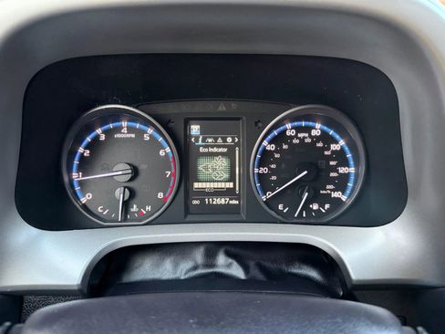 Used 2018 Toyota RAV4 LE image 11