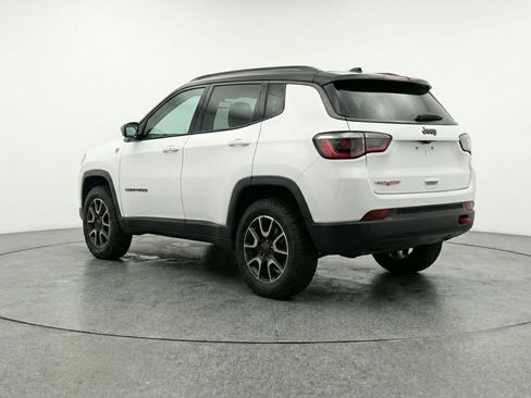 Used 2025 Jeep Compass Trailhawk w/ Trailer Tow Group image 6