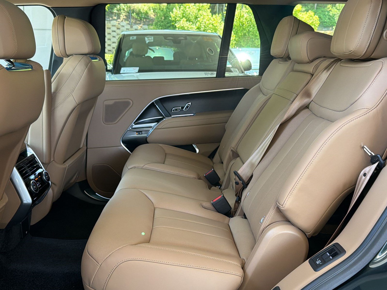 New 2026 Land Rover Range Rover Long Wheelbase SE AWD/4WD image 21