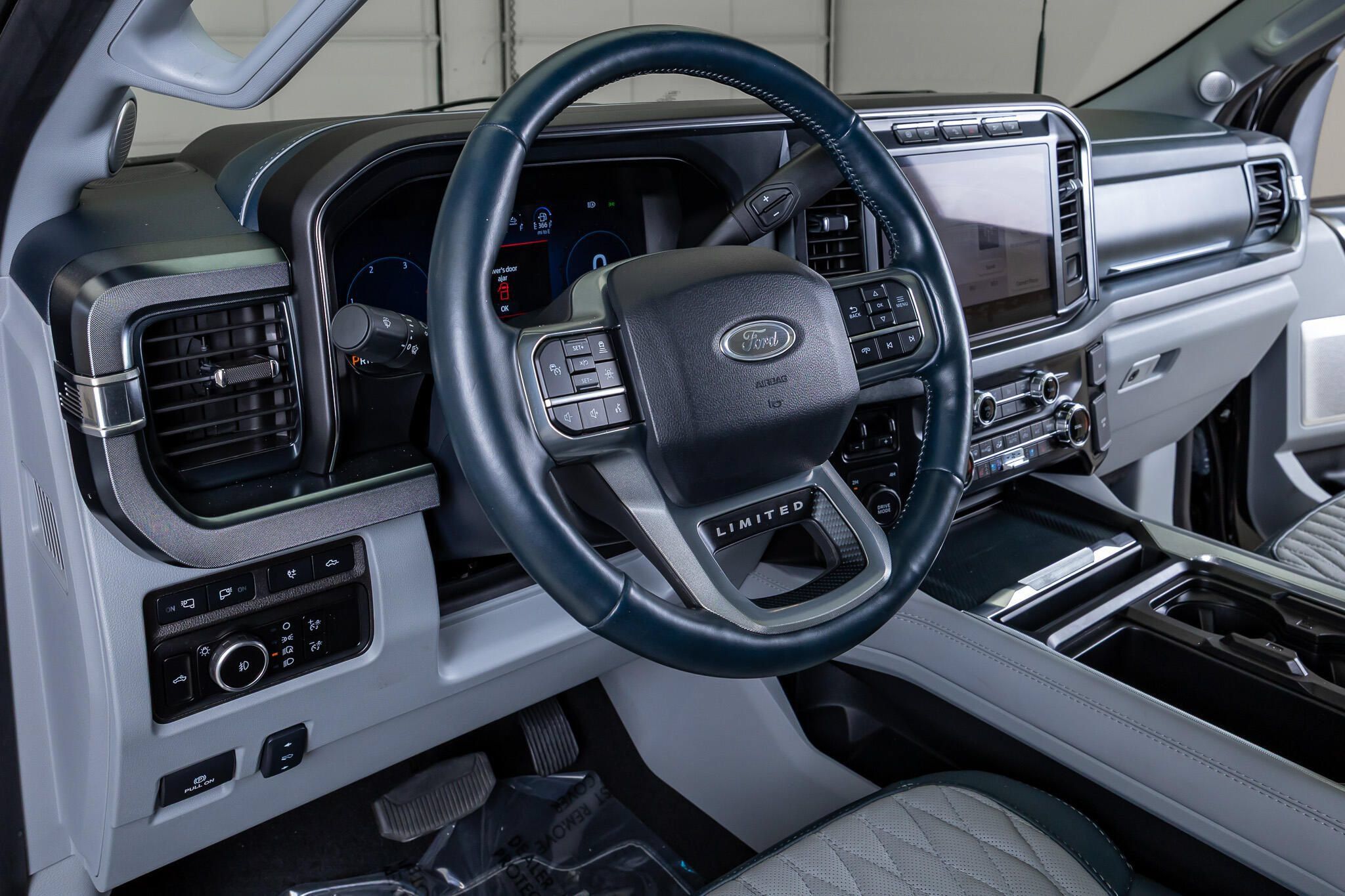 Used 2024 Ford F450 Limited w/ FX4 Off-Road Package AWD/4WD image 13
