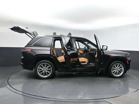 Used 2022 Jeep Grand Cherokee Summit w/ Advanced Protech Group IV AWD/4WD image 30