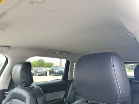 Used 2024 Lincoln Nautilus Premier AWD/4WD image 11