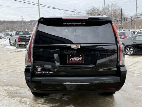 Used 2019 Cadillac Escalade ESV Premium Luxury image 18
