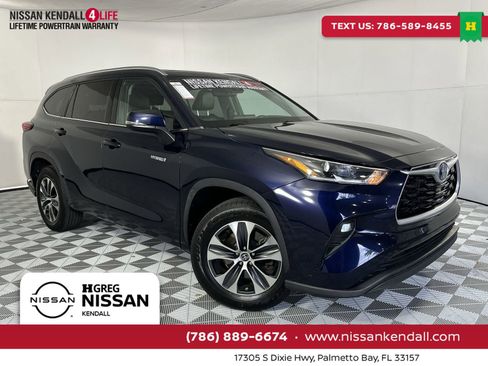 Used 2021 Toyota Highlander XLE FWD image 1