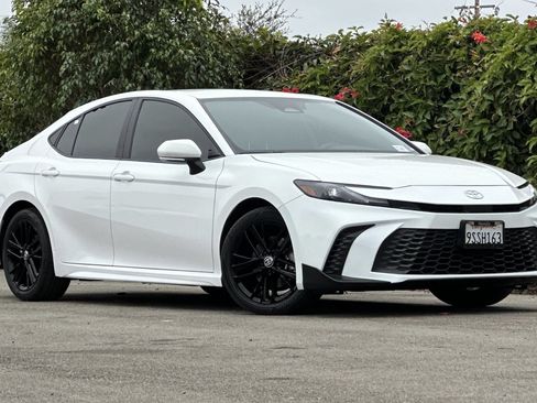 Used 2025 Toyota Camry SE FWD image 2