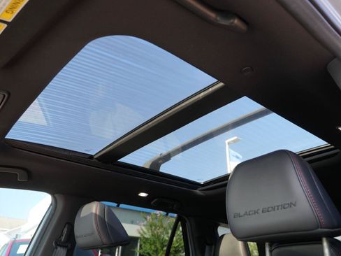 Used 2025 Honda Pilot Black Edition image 8