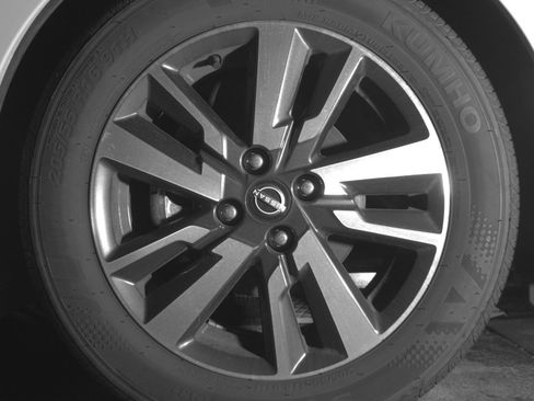 Used 2025 Nissan Versa SV FWD image 15