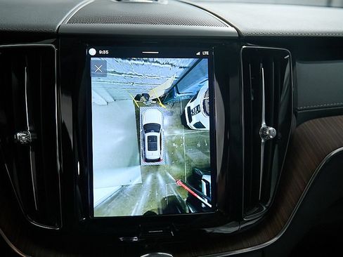 Certified 2023 Volvo XC60 T8 Ultimate w/ Climate Package AWD/4WD image 32