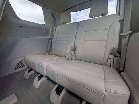 Used 2023 GMC Acadia Denali image 9