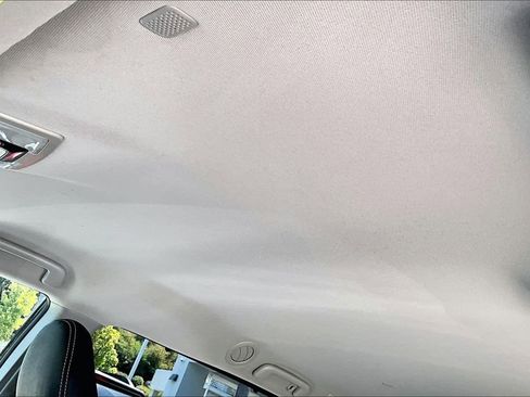 Used 2019 Toyota Sienna SE FWD image 12