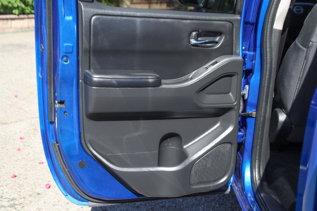Used 2025 Nissan Frontier SV RWD image 33