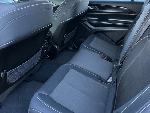 Used 2024 Jeep Grand Cherokee L Laredo image 11