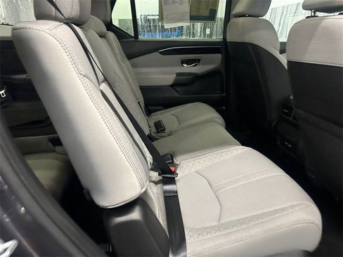 Used 2023 Honda Pilot LX image 17