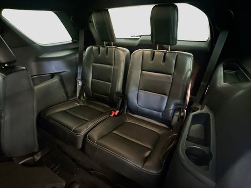 Used 2017 Ford Explorer Limited w/ Equipment Group 301A AWD/4WD image 29