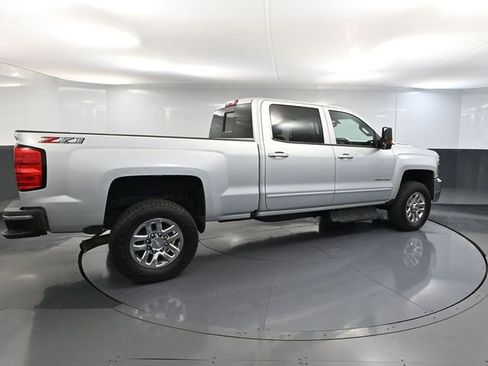 Used 2019 Chevrolet Silverado 3500 LT w/ LT Convenience Package AWD/4WD image 4