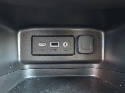 Used 2023 Chevrolet Equinox LT FWD image 24
