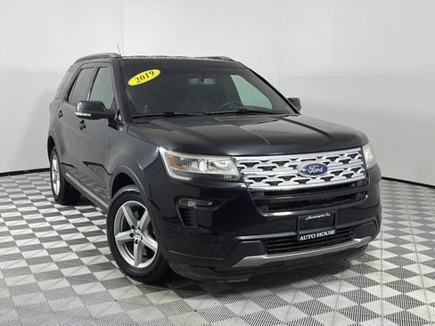 Used 2019 Ford Explorer XLT w/ Equipment Group 201A FWD image 2