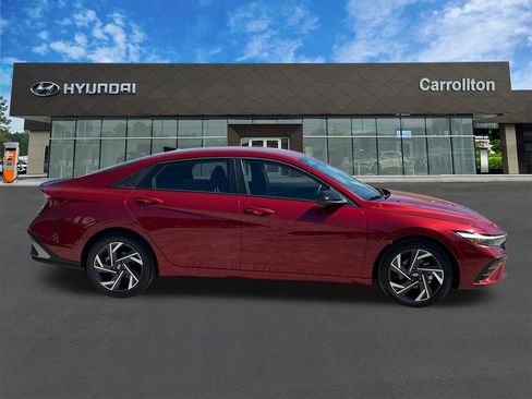 Used 2025 Hyundai Elantra Sport image 4