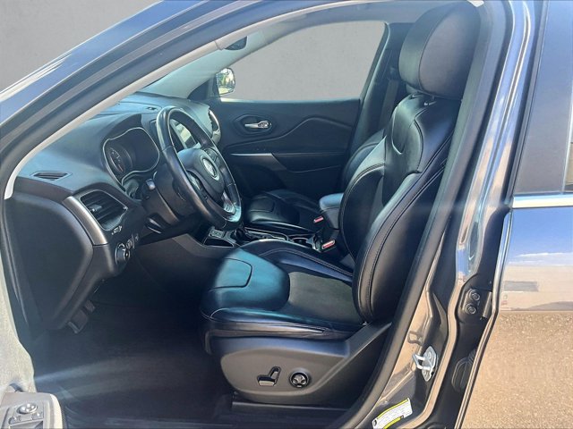 Used 2019 Jeep Cherokee Latitude Plus w/ Comfort/Convenience Group FWD image 24