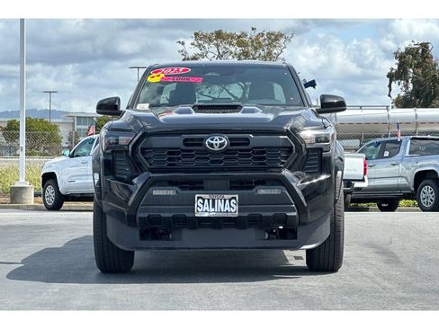 Used 2025 Toyota Tacoma TRD Sport image 9