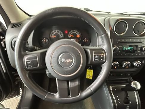 Used 2016 Jeep Patriot High Altitude AWD/4WD image 15