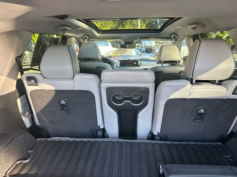 Used 2023 Acura MDX SH-AWD w/ Advance Package image 11