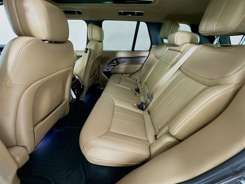 Used 2025 Land Rover Range Rover SE image 26