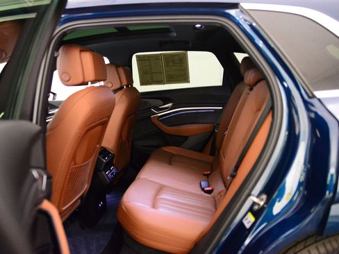 Used 2023 Audi e-tron Premium Plus w/ Premium Plus Package image 13