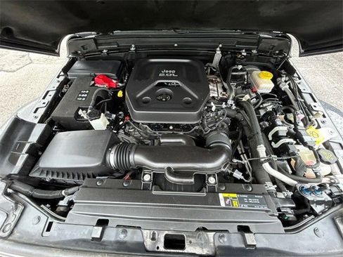 Used 2020 Jeep Wrangler Unlimited Sahara AWD/4WD image 16