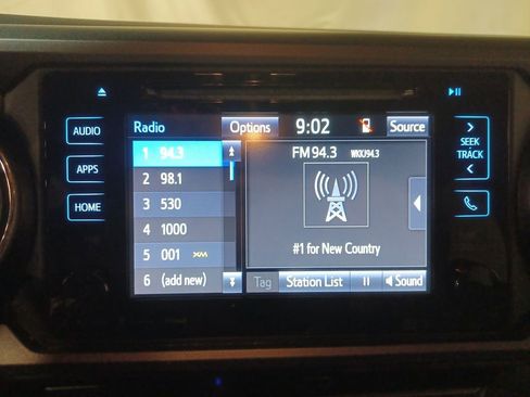 Used 2018 Toyota Tacoma TRD Sport image 12