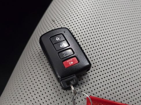 Certified 2019 Toyota Highlander Limited w/ Protection Package #3 image 35