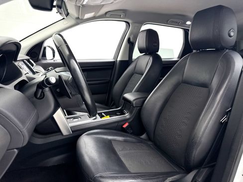 Used 2019 Land Rover Discovery Sport SE AWD/4WD image 16