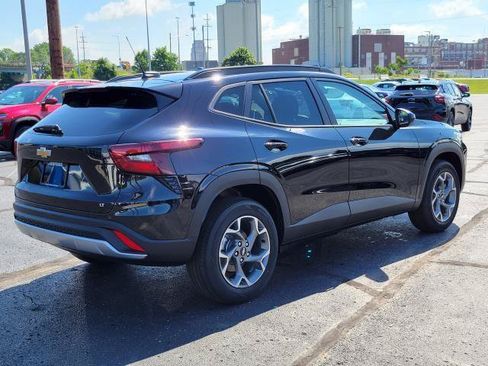 New 2026 Chevrolet Trax LT w/ Sunroof Package FWD image 2