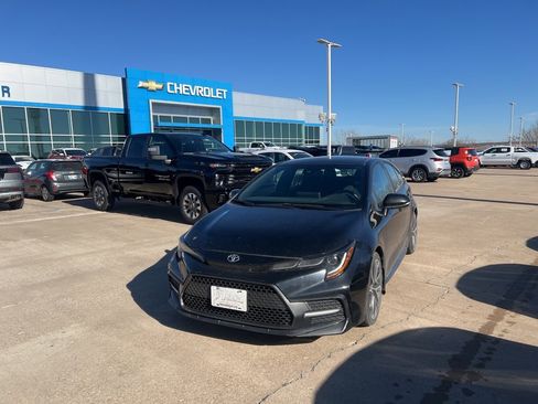 Used 2020 Toyota Corolla SE image 2